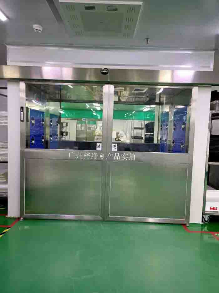 自動平開門風淋室是操作人員進出的潔凈通道