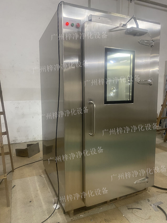 高端滿焊接風淋室產品外觀圖