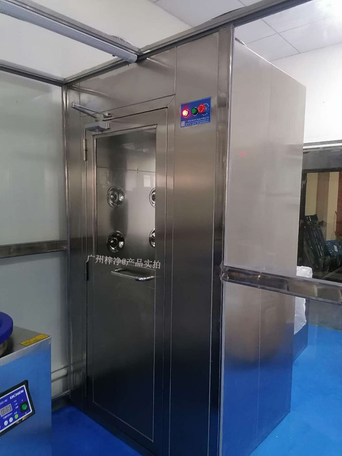 風淋室廣泛應用于電子、生物醫藥、食品等行業。 風淋室廣泛應用于電子、生物醫藥、食品等行業。