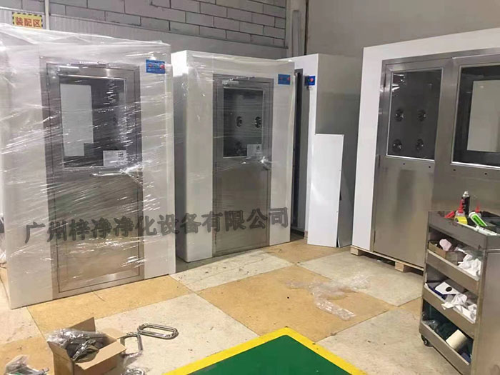 風(fēng)淋室的類型繁多，不同類型的風(fēng)淋室適用于不同的場合和需求