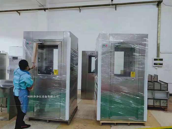風淋室在運輸前，應對風淋室進行徹底的清潔，并確保內部干燥