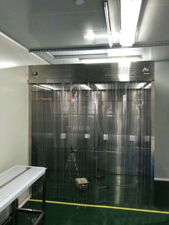 負壓稱量罩與潔凈采樣車在制藥廠的優(yōu)點缺點對比